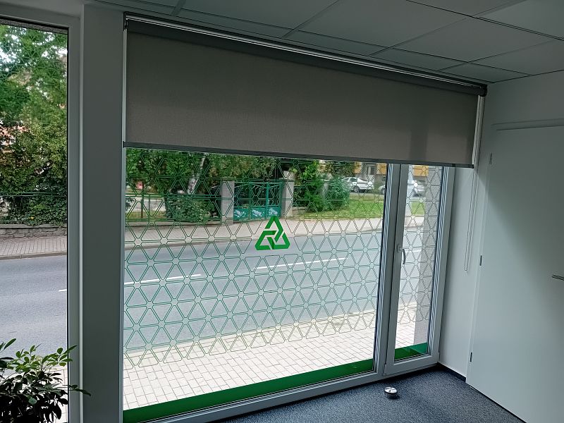 Montáž zastiňovací elektrické rolety do dveří rodinného domu