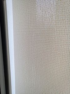 Instalace screenových rolet do oken rodinného domu v Pardubicích