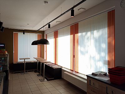 Montáž vertikálních žaluzií do nového bistra Frencl Hrubý v Polabinách
