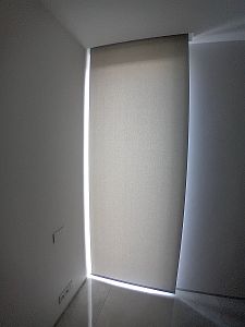 Montáž zastiňovací elektrické rolety do dveří rodinného domu