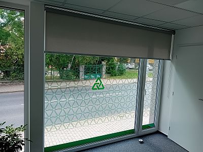 Realizace látkových rolet do oken pojišťovny v Kutné Hoře