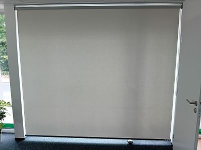Realizace látkových rolet do oken pojišťovny v Kutné Hoře